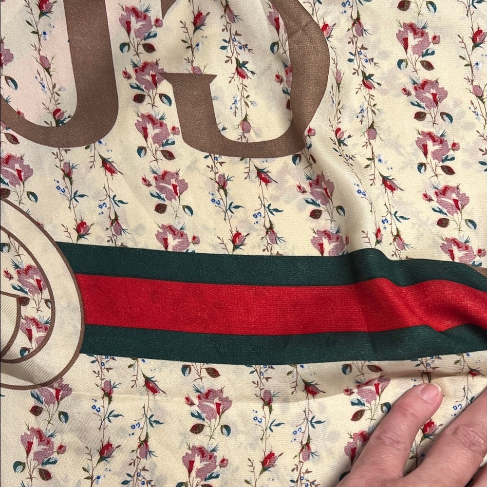 Gucci Floral Silk Scarf with Red and Green Stripe - Picture 5 of 6